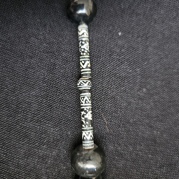 2/$30 Vintage Single Strand Beaded Black Necklace Mid Length - Picture 8 of 9